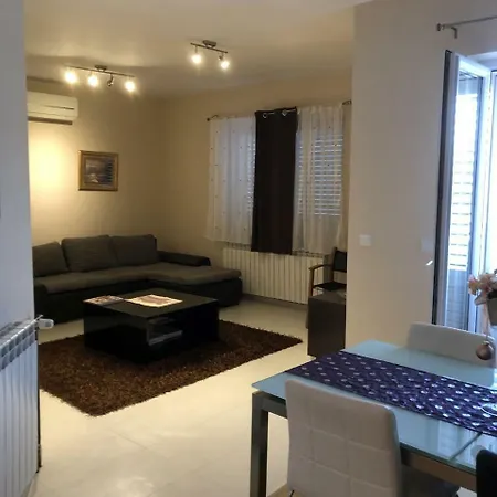 West View Apartment *