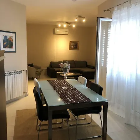 West View Apartment *